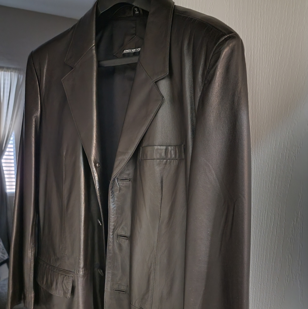 Napa leather Jones NYC sports coat size 44R. Dark brown. New. Super Soft.